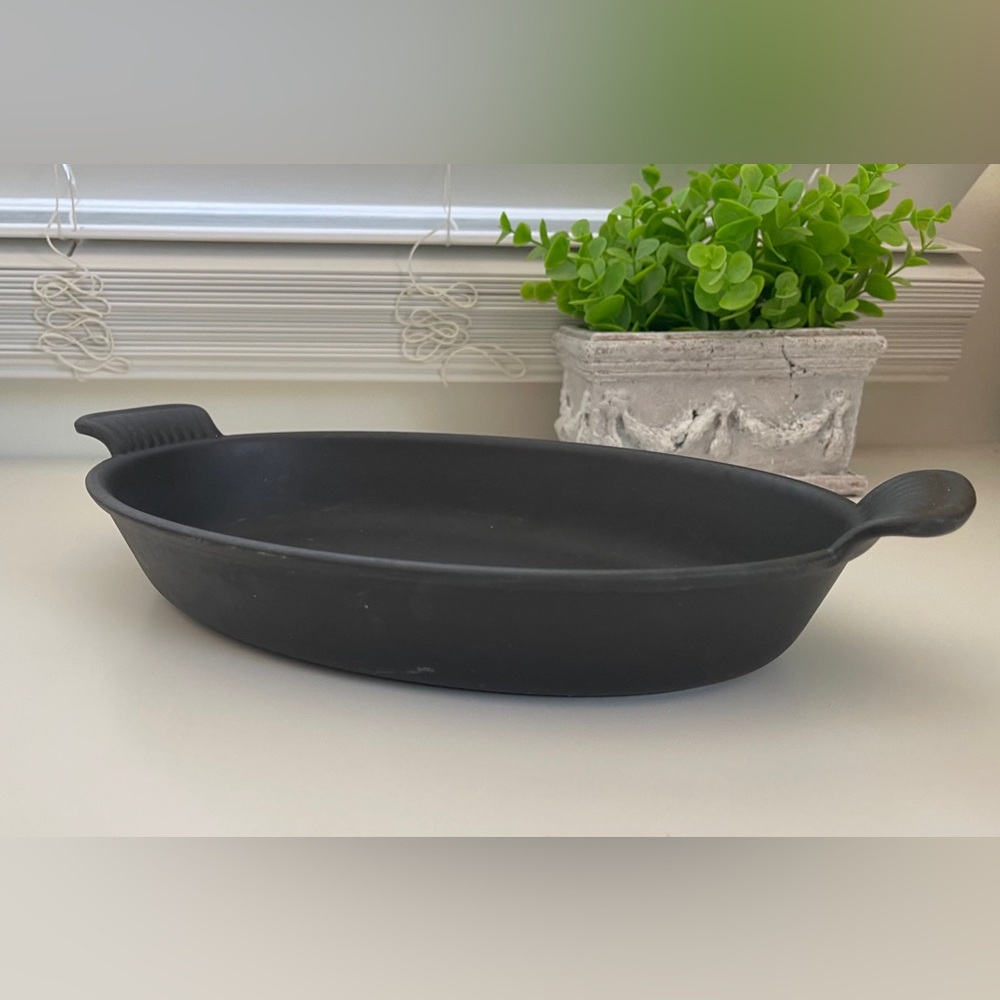 Le Creuset 28 Signature Noir Black Satin Enameled Cast Iron Oval Baker